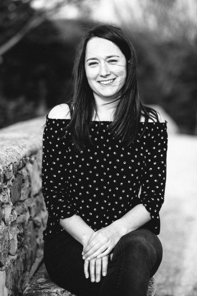 Sarah Hans, consultante web, souriante